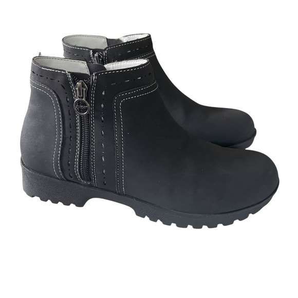 J Sport Jenna Black Ankle Booties size 8 - Picture 2 of 13